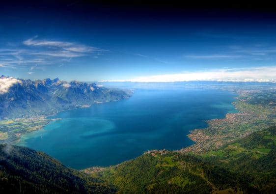 Le lac Léman en Suisse, pas le plus profond, mais un des plus beaux.