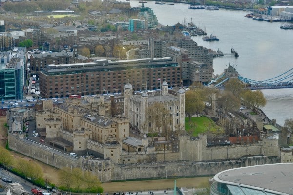 tour de londres vue de loin